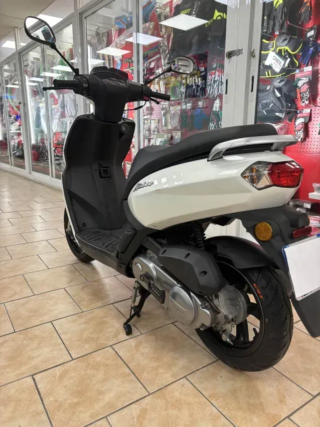 PEUGEOT KISBEE 4TEMPS 50CM3 BLANC (1)