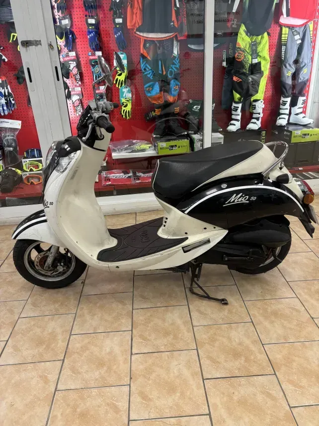 SYM MIO 50CM3 NOIR & BLANC (4)